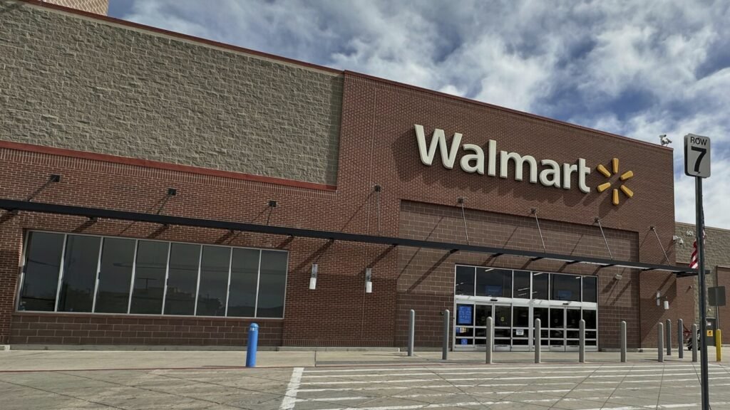 Trump advierte a Walmart: No suban precios por aranceles, absorban el costo de esos impuestos Trump advierte a Walmart: No suban precios por aranceles, absorban el costo de esos impuestos