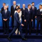 La luz social de Sánchez se apaga en La Haya