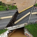 El colapso de uno de los principales puentes de Venezuela por las intensas lluvias