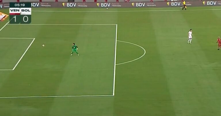 El insólito blooper del arquero de Bolivia en la derrota contra Venezuela que complicó la clasificación al Mundial 2026