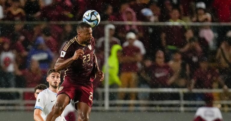 Uruguay se enfrenta a Venezuela en un duelo clave de las Eliminatorias Sudamericanas: Hora, TV y posibles formaciones