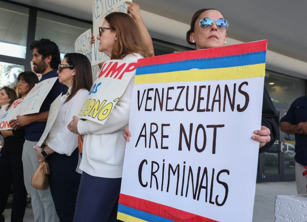 Juez impide que Trump invalide permisos legales de venezolanos Juez impide que Trump invalide permisos legales de venezolanos