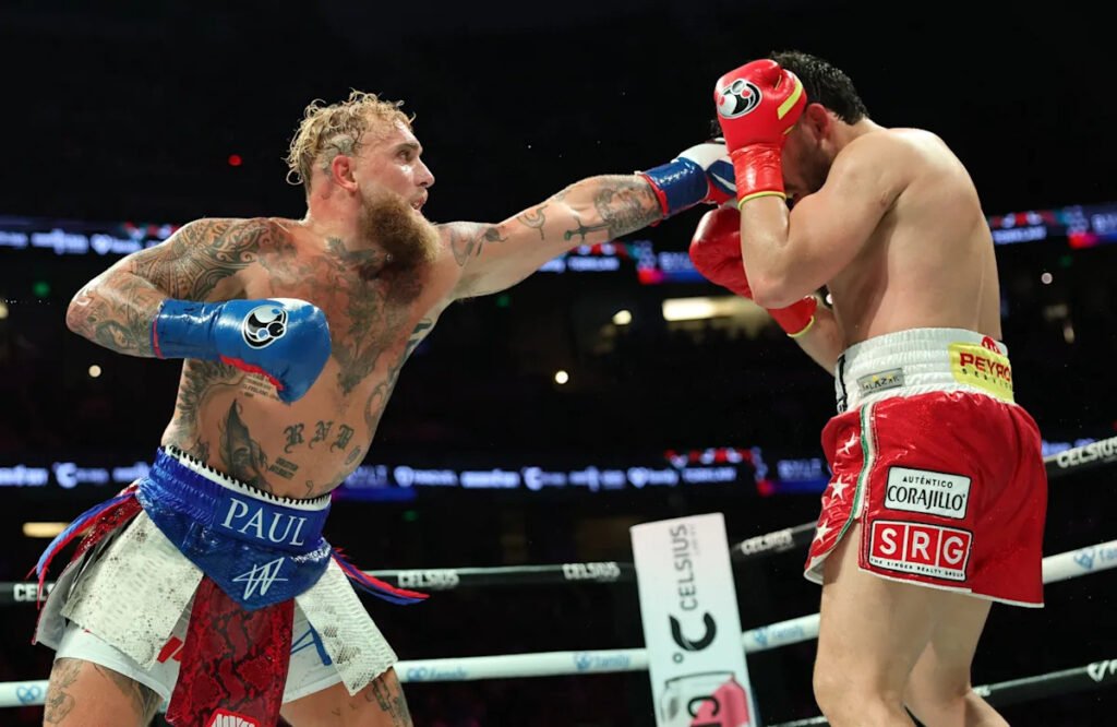 Jake Paul venció a Julio César Chávez (h.), en un combate poco creíble y difícil de digerir Jake Paul venció a Julio César Chávez (h.), en un combate poco creíble y difícil de digerir