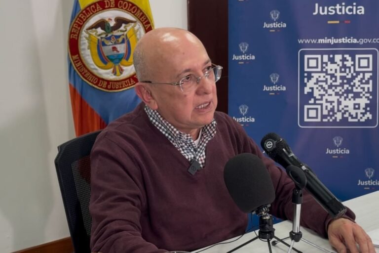 Eduardo Montealegre defiende decreto de consulta popular
