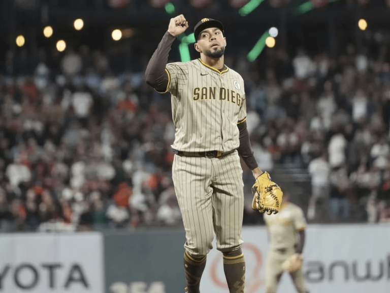 MLB: El Venezolano Robert Suárez de los Padres de San Diego sumó el salvado 21 de la temporada 2025