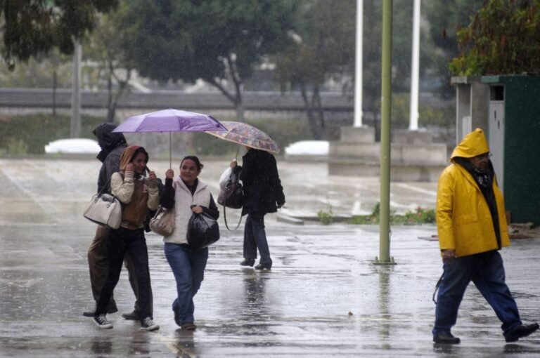 Estiman precipitaciones y descargas eléctricas en Bolívar