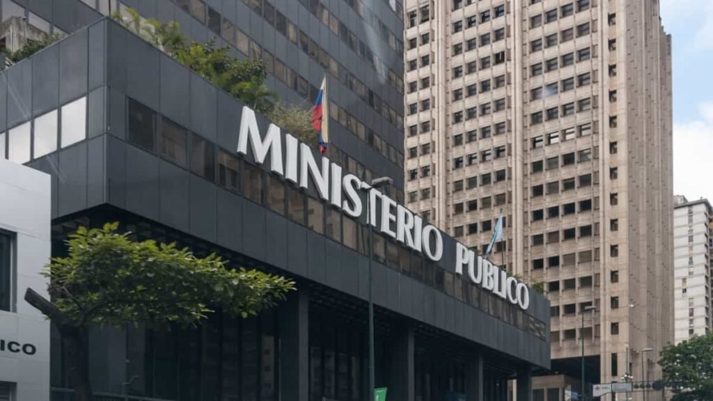 Fiscalía investigará si hubo bullying contra estudiante de la UNERG que se quitó la vida: Profesores reciben apoyo Fiscalía investigará si hubo bullying contra estudiante de la UNERG que se quitó la vida: Profesores reciben apoyo