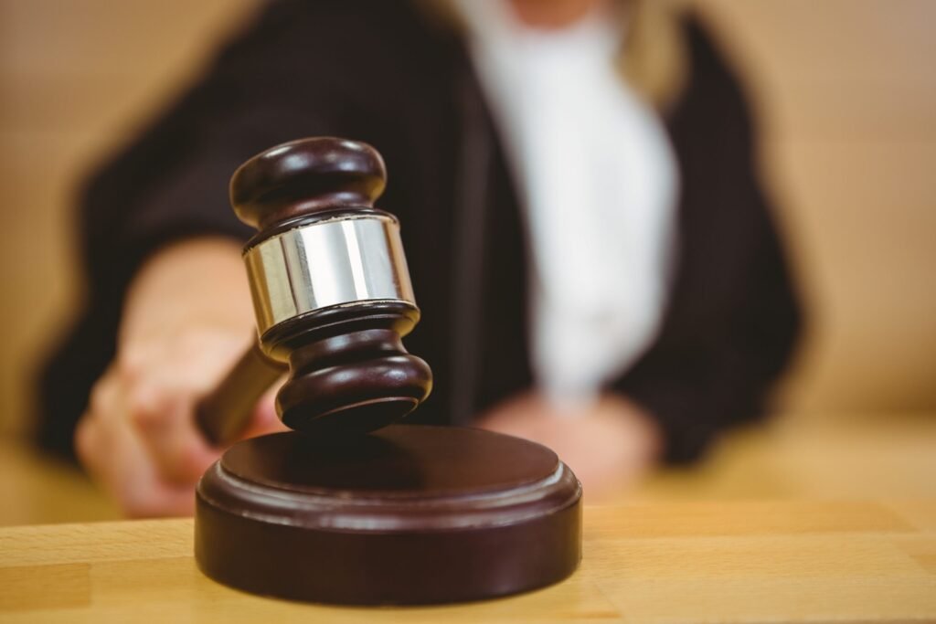 Condenan a un hombre a 30 años de cárcel por abusar de tres adolescentes Condenan a un hombre a 30 años de cárcel por abusar de tres adolescentes