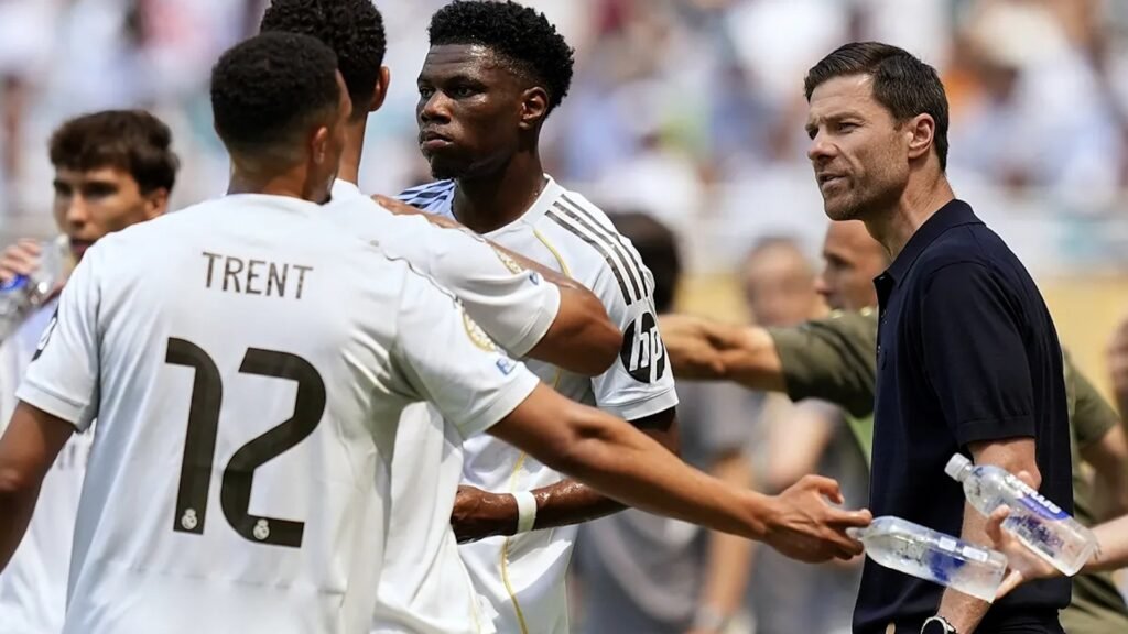 El vestuario del Madrid pide "tiempo": "Después de cuatro años con los automatismos de Ancelotti no puedes hacer todo diferente en cuatro días"