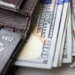 El dólar arrancó julio en fuerte alza y alcanzó su valor más alto desde la salida del cepo cambiario