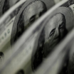 Se recalentó el dólar: el mayorista superó los .220 y tocó el nivel más alto desde la flexibilización del cepo